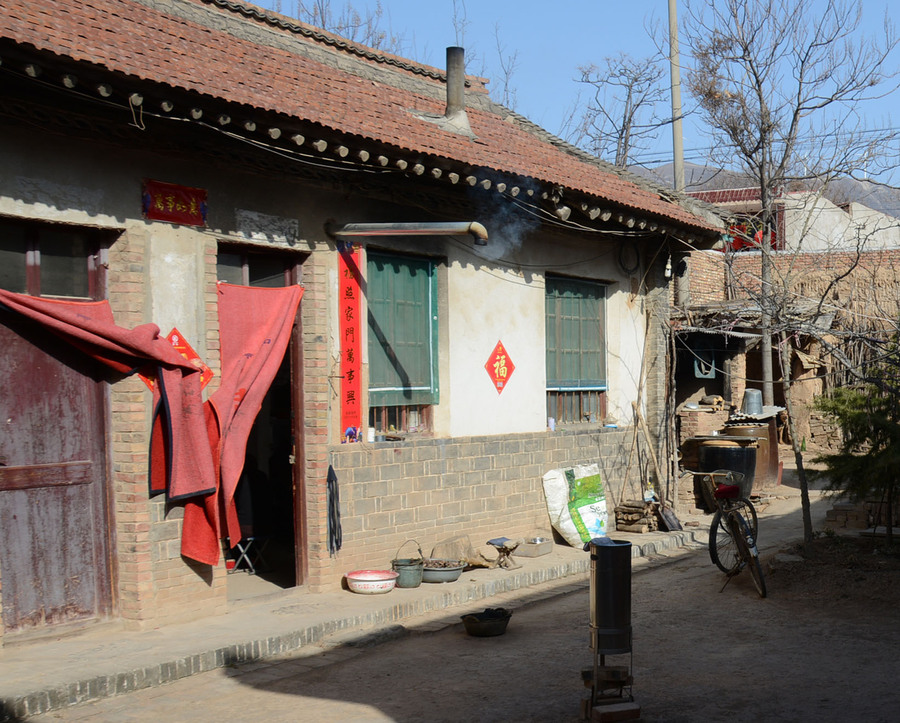 这是高文毓家的住宅,还是70年代的盖得土坯房